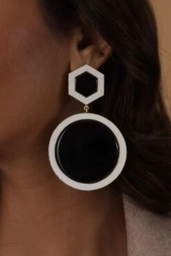 Varnika Arora Azra Mother Of Pearl Dangler Earrings 11 Varnika Arora Azra Mother Of Pearl Dangler Earrings -Celestiagem Jewelry Shop 0802va15 6