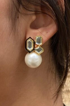 Isharya Amina Pearl Earrings