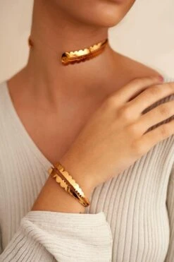 Outhouse Acuti Handcuff In Gold 9 Outhouse Acuti Handcuff In Gold -Celestiagem Jewelry Shop 303ot8 2