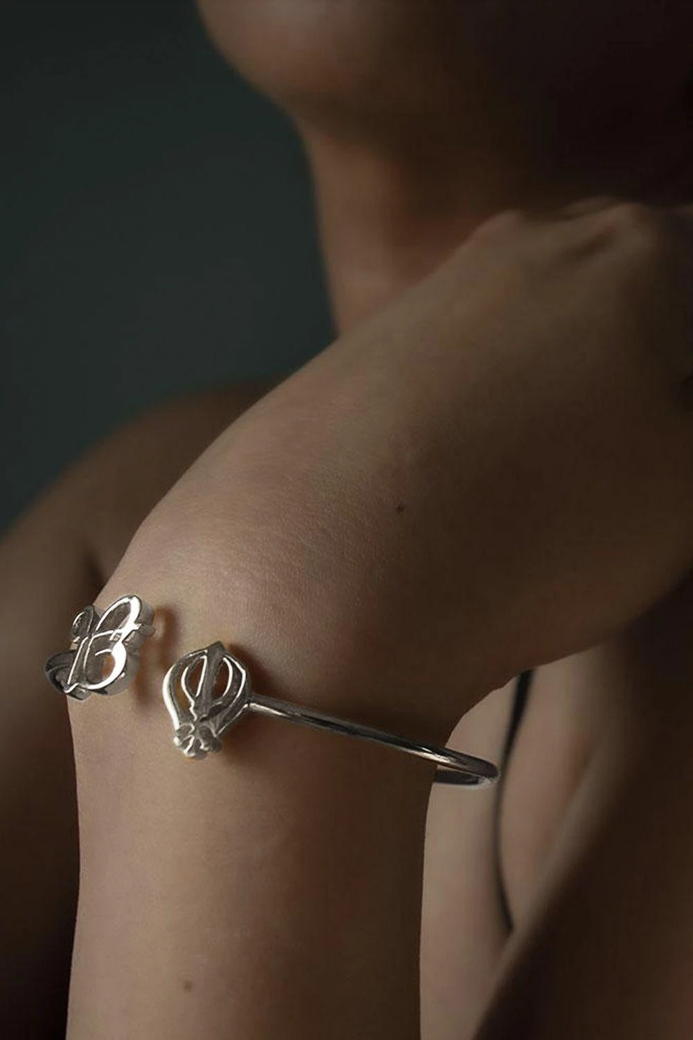 Eina Ahluwalia Ik Onkar & Khanda Silver Bangle 3 Eina Ahluwalia Ik Onkar & Khanda Silver Bangle