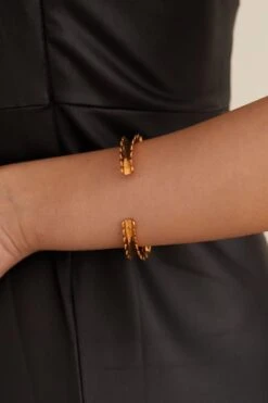 Outhouse Poppi Scallop Handcuff 8 Outhouse Poppi Scallop Handcuff -Celestiagem Jewelry Shop ohaw21hc051 3 1